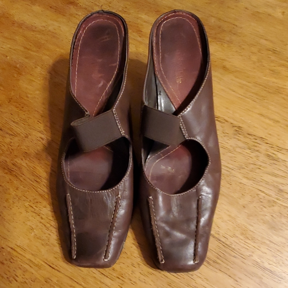 What's What brown leather shoe